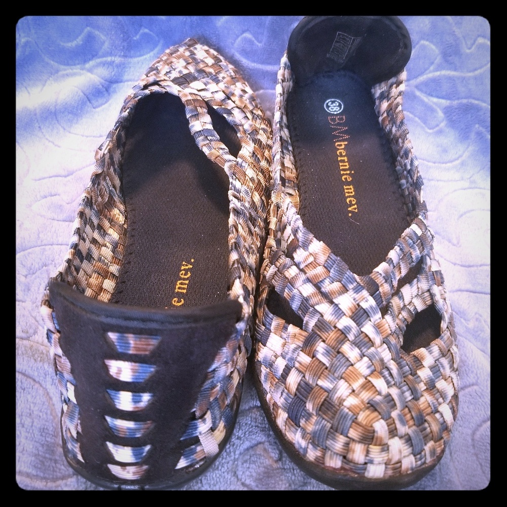 NWOT Bernie Mev. Flats Upper is Stretch Material